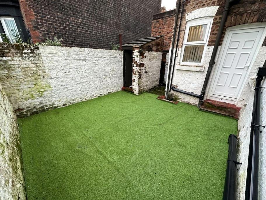 The Kop Villa Liverpool Exterior photo